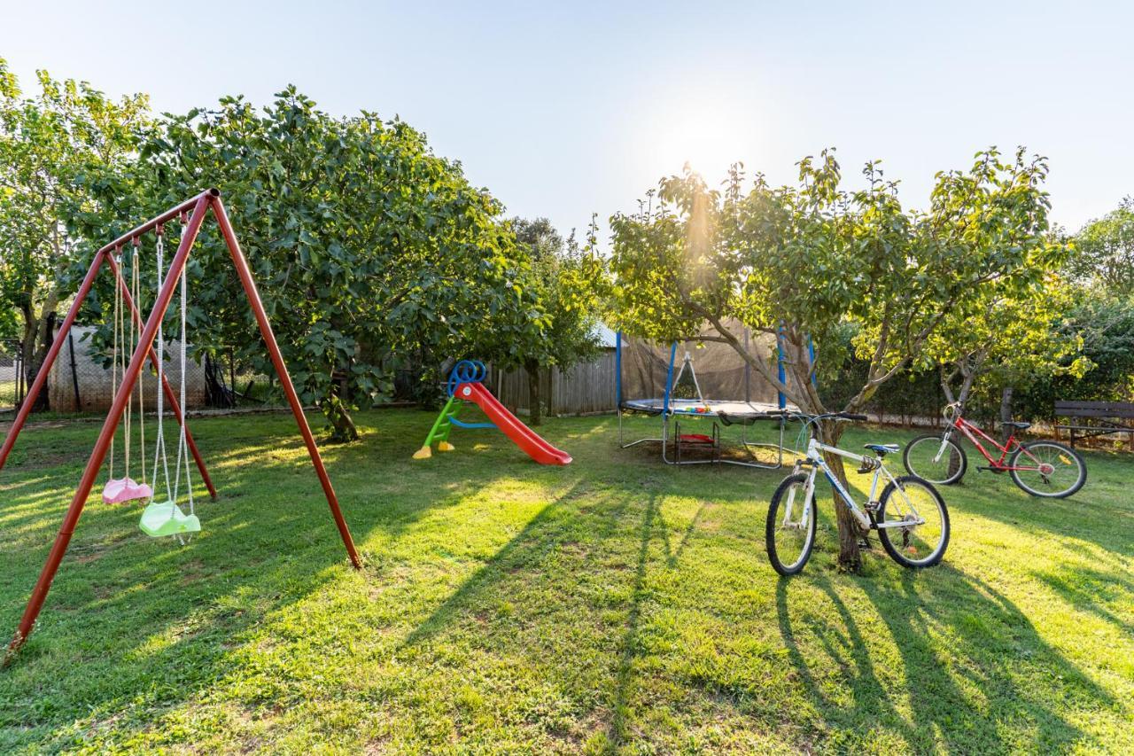 Holiday Home Kerniat Pula Bagian luar foto