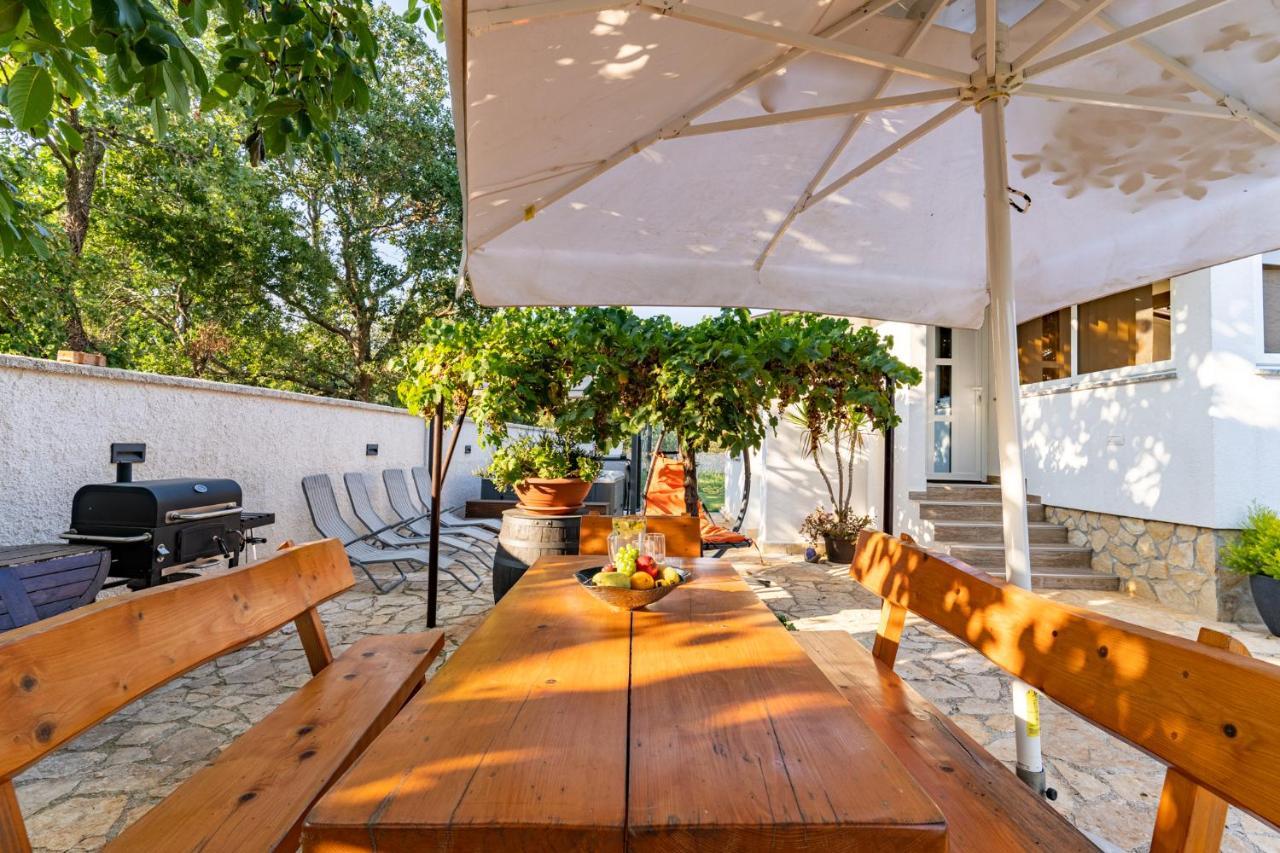 Holiday Home Kerniat Pula Bagian luar foto