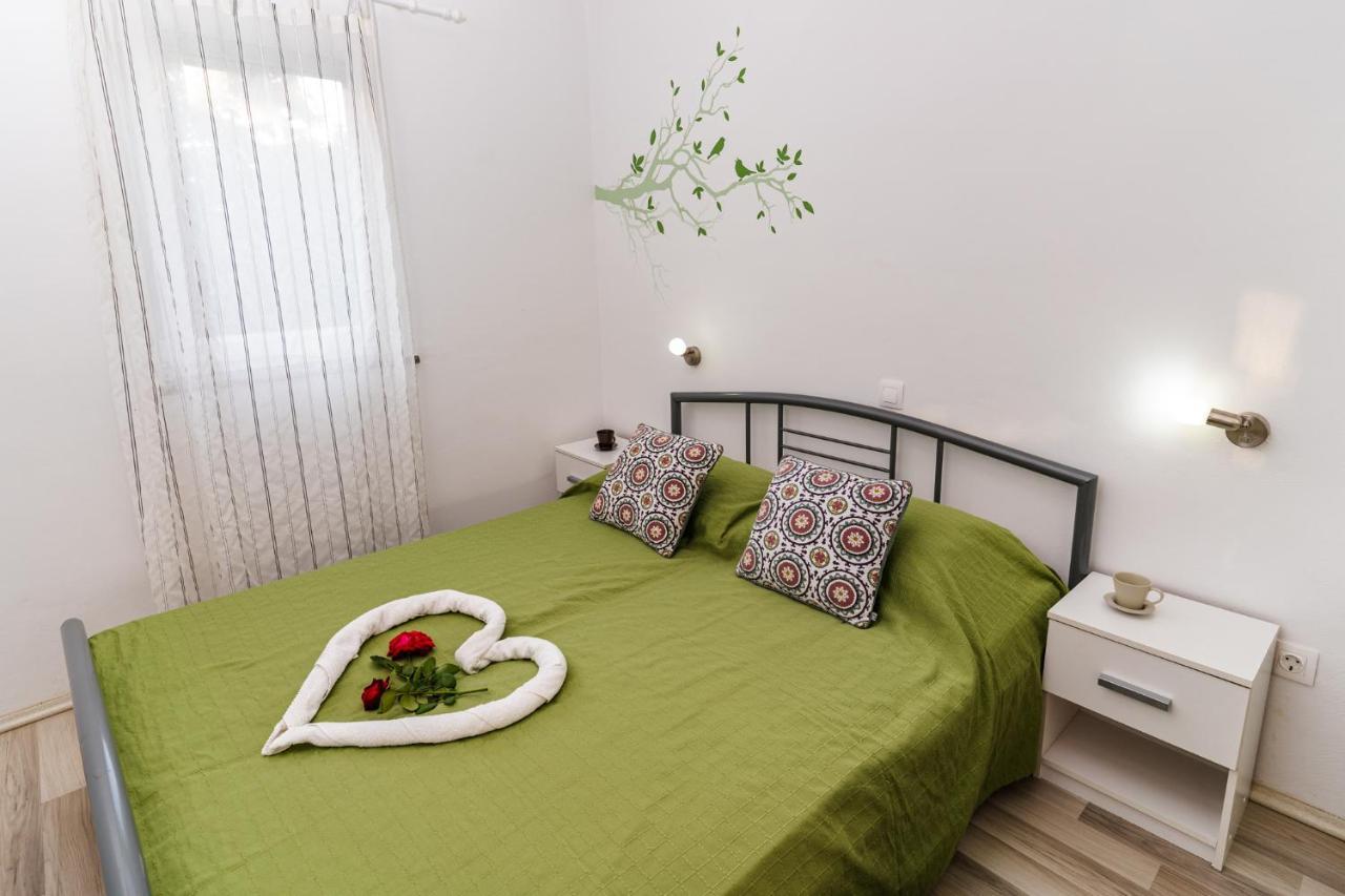 Holiday Home Kerniat Pula Bagian luar foto
