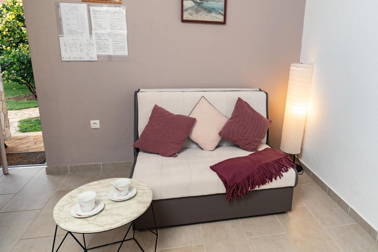 Holiday Home Kerniat Pula Bagian luar foto