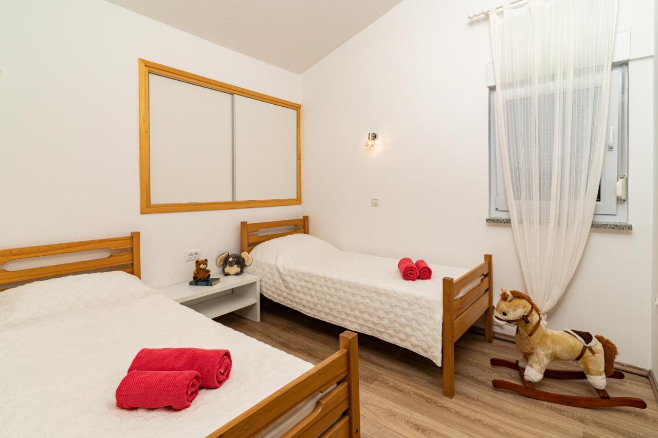Holiday Home Kerniat Pula Bagian luar foto