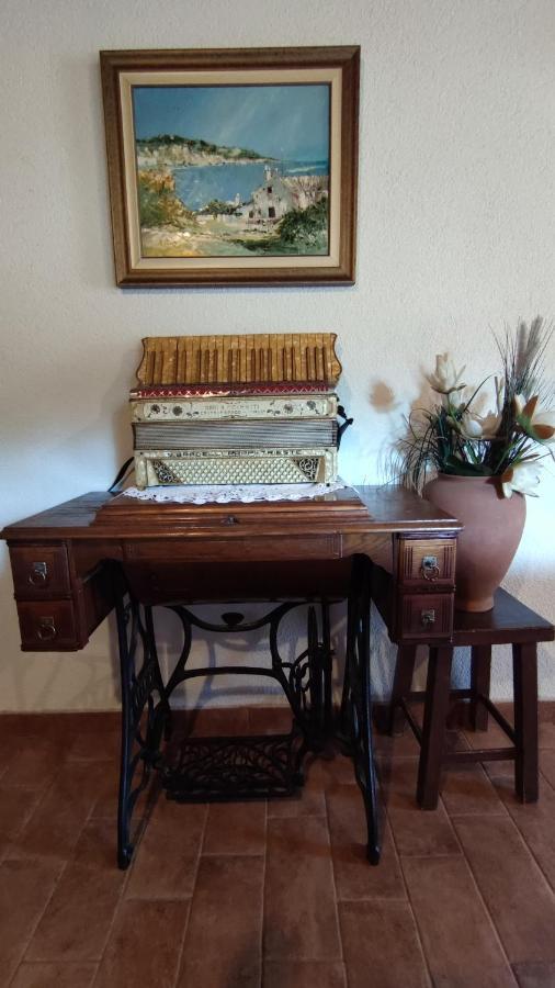 Holiday Home Kerniat Pula Bagian luar foto