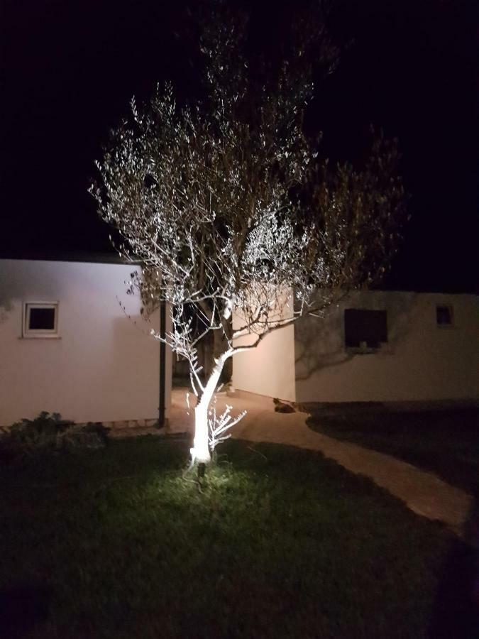 Holiday Home Kerniat Pula Bagian luar foto