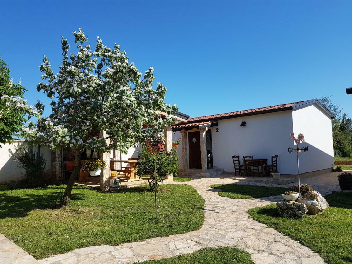 Holiday Home Kerniat Pula Bagian luar foto