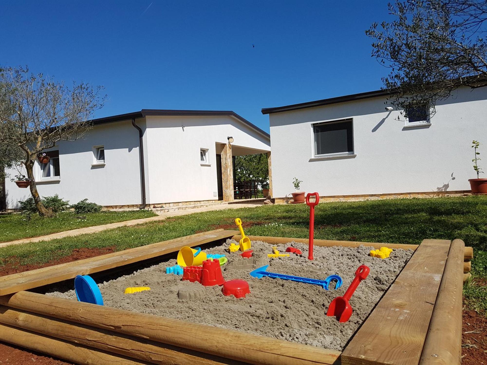 Holiday Home Kerniat Pula Bagian luar foto
